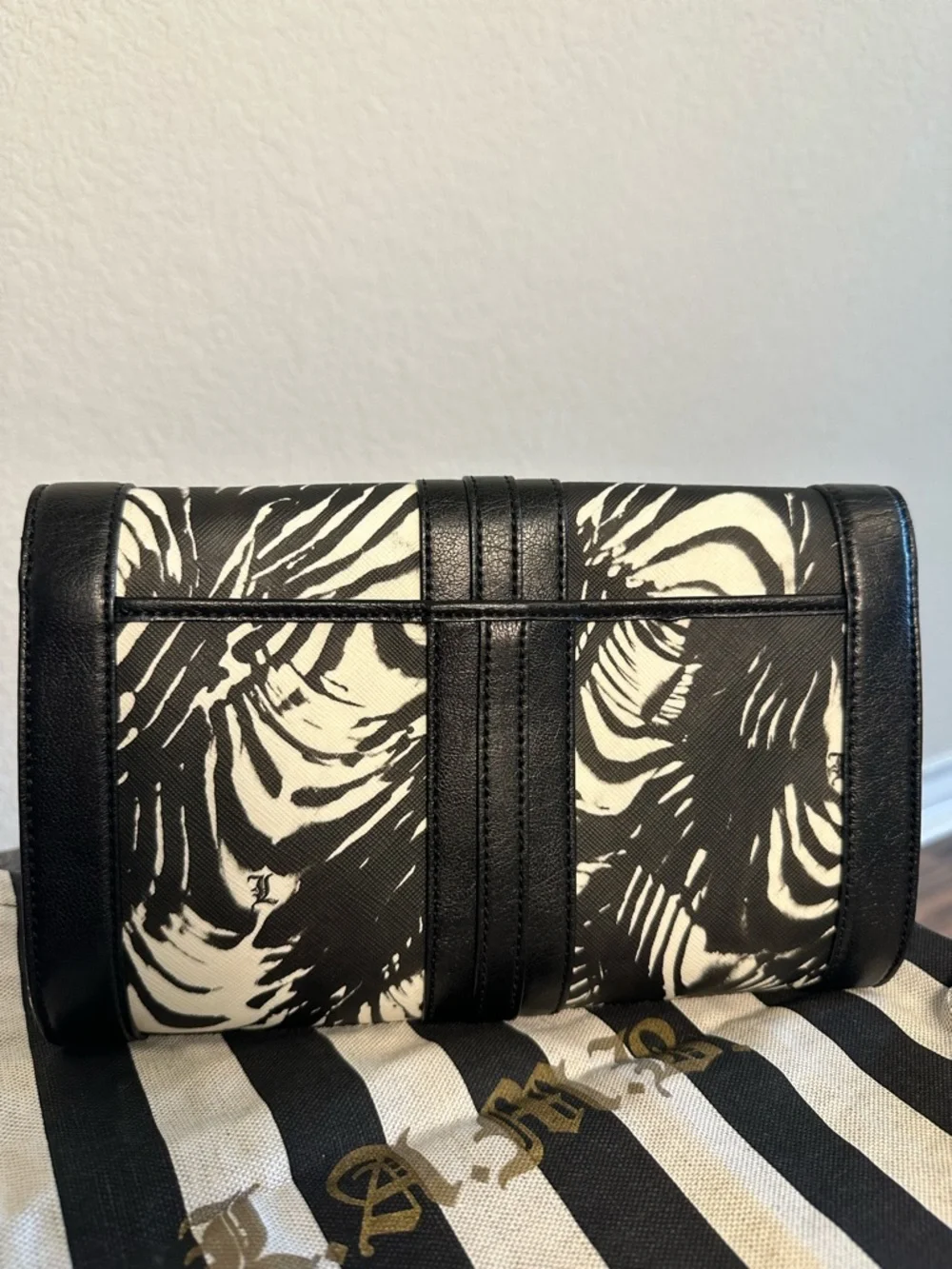 NWT L.A.M.B. Newcombe Black White Graphic Clutch Bag w/ Dust Bag Y2K Vintage - Picture 4 of 9